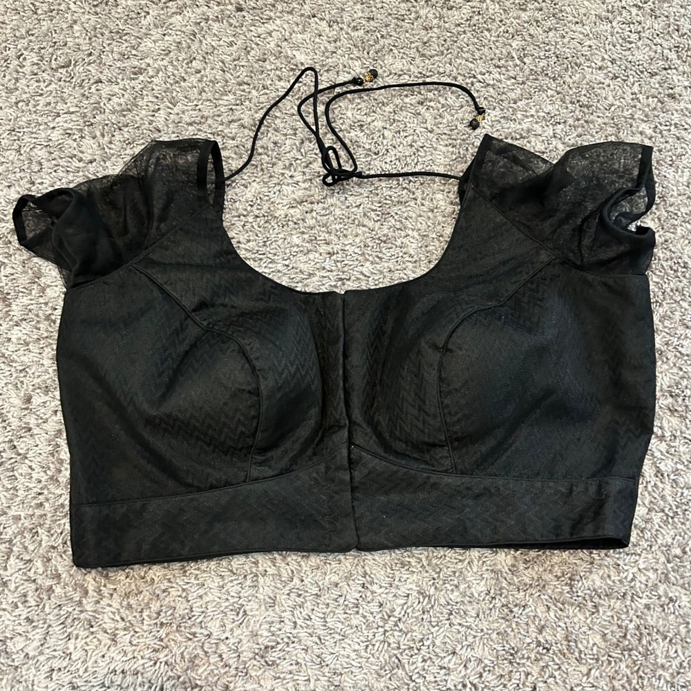 Black Textured‎ Sheer Sleeve Blouse Size 38 Hook and Eye Closure cropped